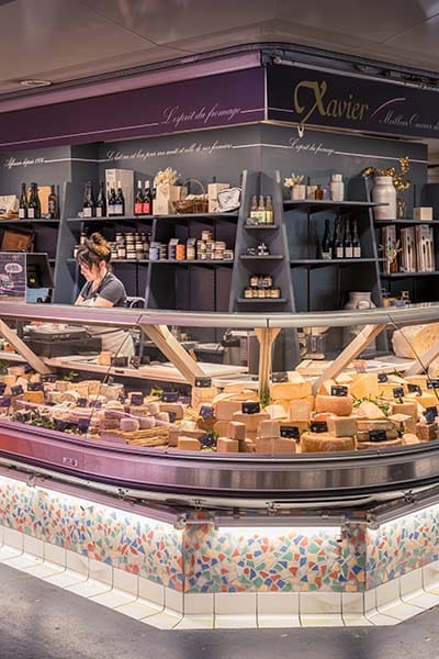 Étal de fromages au marché des Carmes