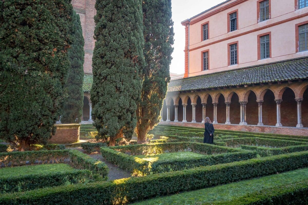 Le jardin du cloître du couvent des Jacobins