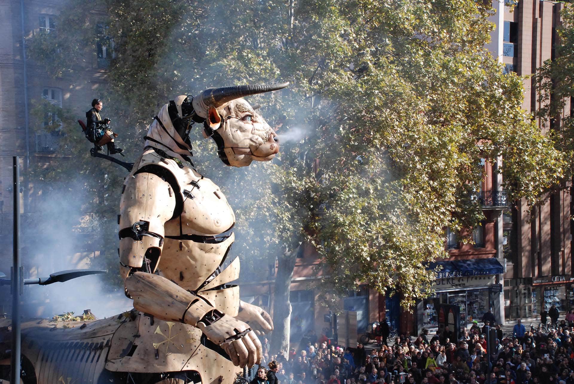 A ride on the back of a Minotaur - Halle de la Machine - Toulouse