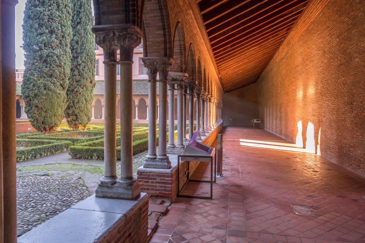 Le cloître du couvent des Jacobins © Rémi Deligeon