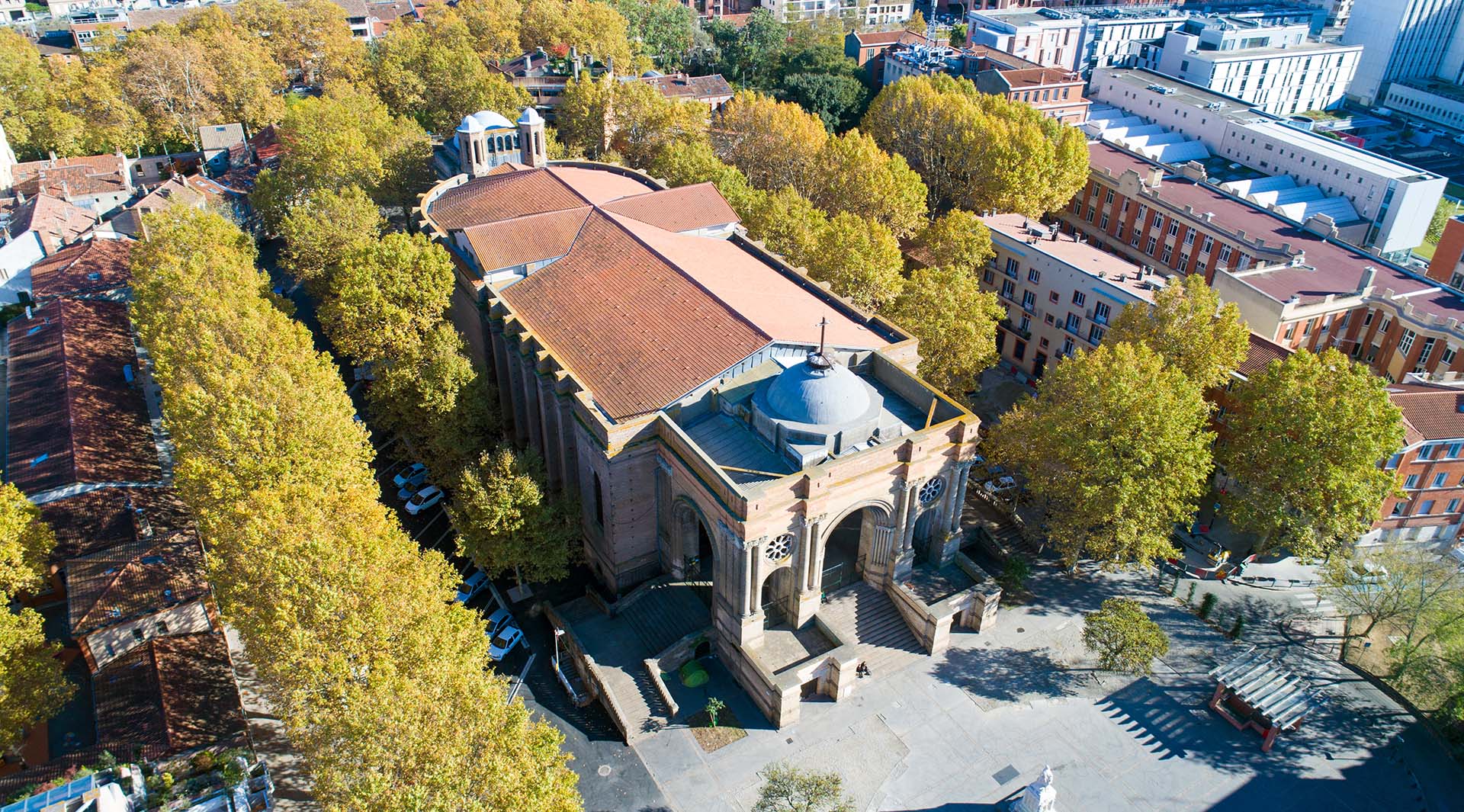 Vue aérienne de l'église Saint-Aubin à Toulouse