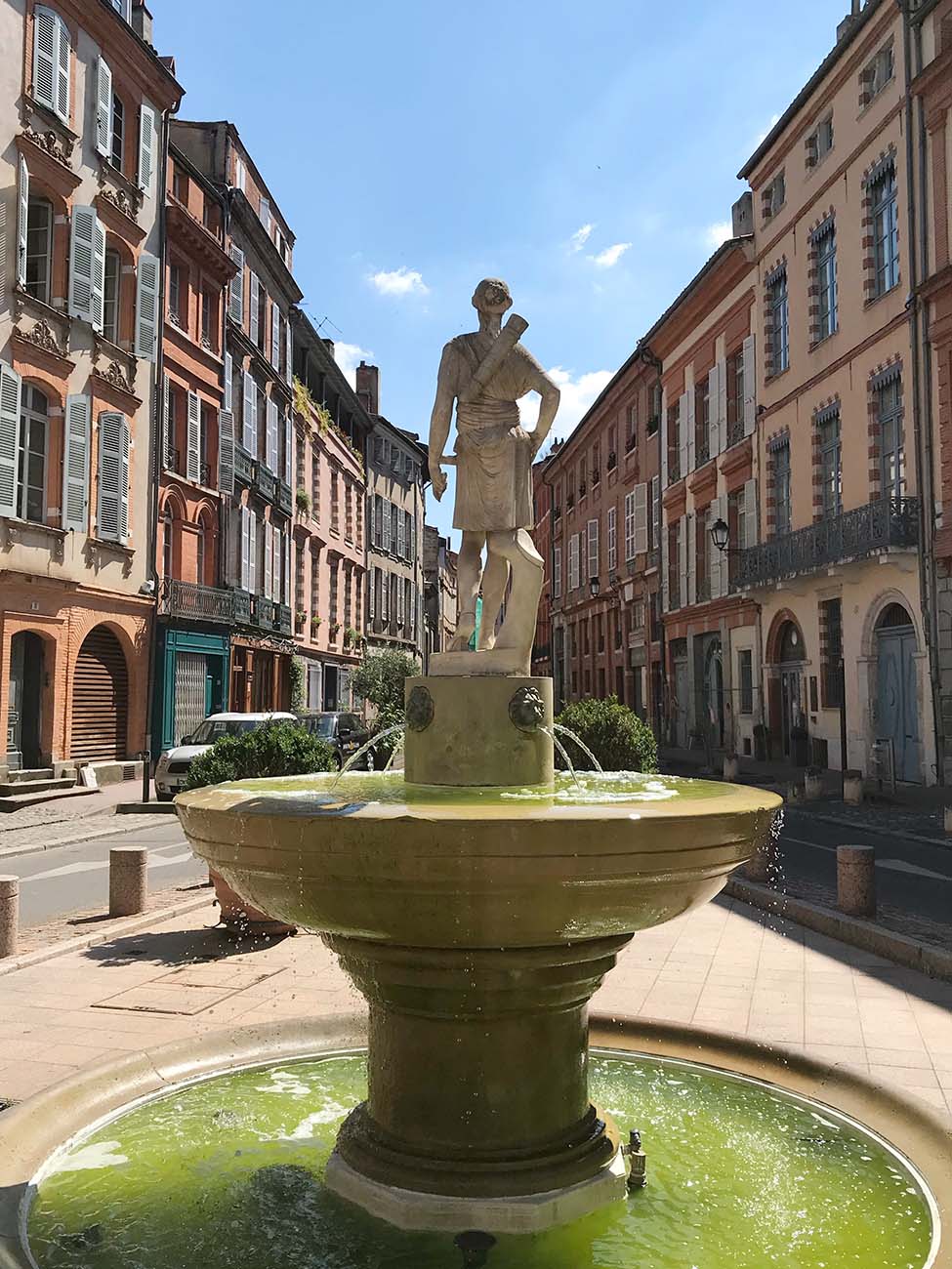 Visiter Toulouse, place Saintes-Scarbes