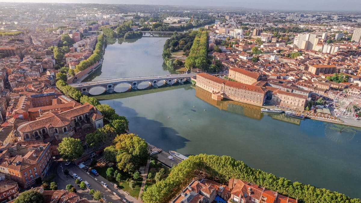 Vue aérienne de Toulouse et la Garonne