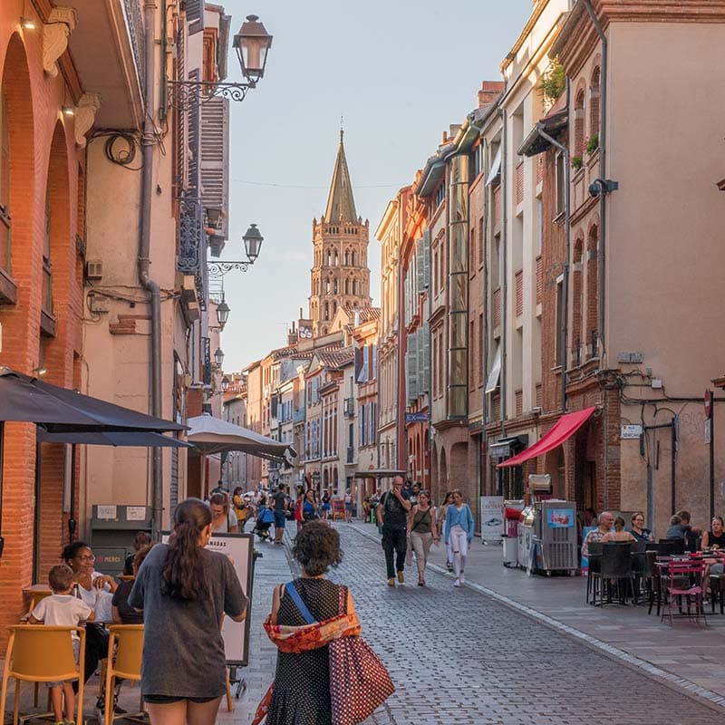 La rue du Taur et le clocher de Saint-Sernin