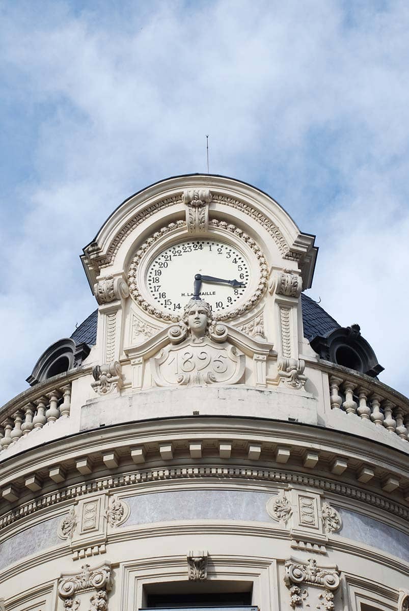 Horloge insolite à Toulouse
